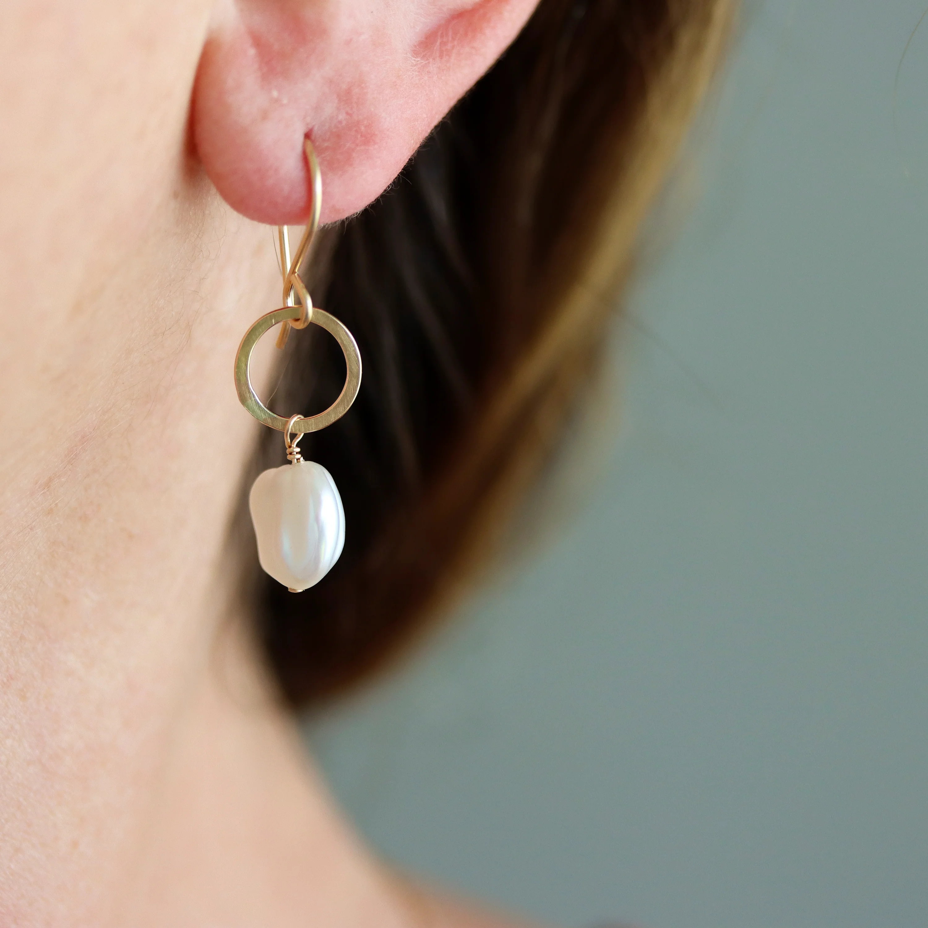 Hera Pearl Drop Earrings - Image 2